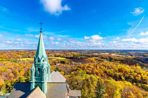 Basílica de Holy Hill-Lugares para ver los Colores del Otoño en Wisconsin