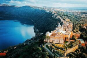 Castel Gandolfo El encanto histórico de la residencia papal de verano