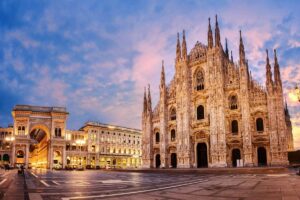 Catedral de Milán Majestuosidad religiosa en la ciudad de la moda