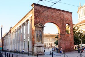 Columnas de San Lorenzo Reliquias del pasado Imperial Romano