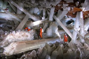 Cuevas con Cristales Gigantes en Naica