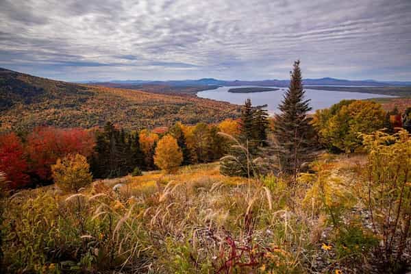 Echa un vistazo al follaje de otoño-actividades para aprovechar el otoño en Maine