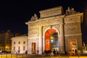 Explora Porta Garibaldi un monumento que encapsula la esencia de Milán