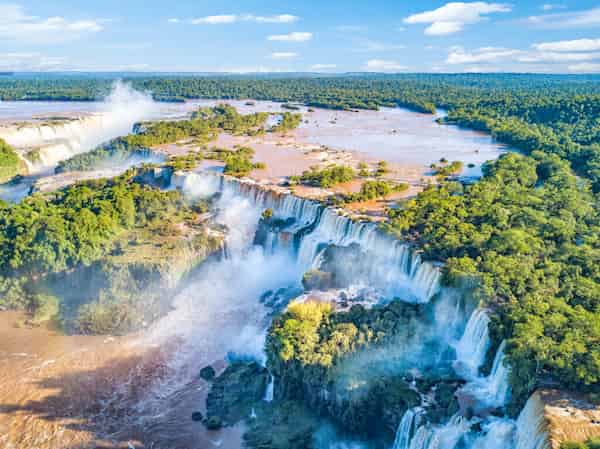 Garganta del Diablo es la cortina de agua más grande de las Cataratas del Iguazú