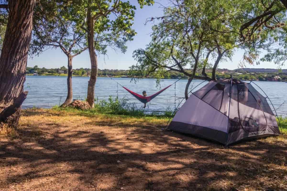 8 Increíbles Destinos para Acampar en los Lagos de Texas