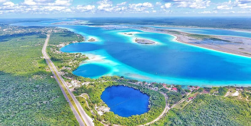 Lago de Siete colores bacalar riviera maya