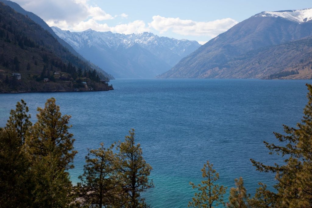 Mejores Lugares para Visitar en Julio en EE.UU Lago Chelan, Washington 
