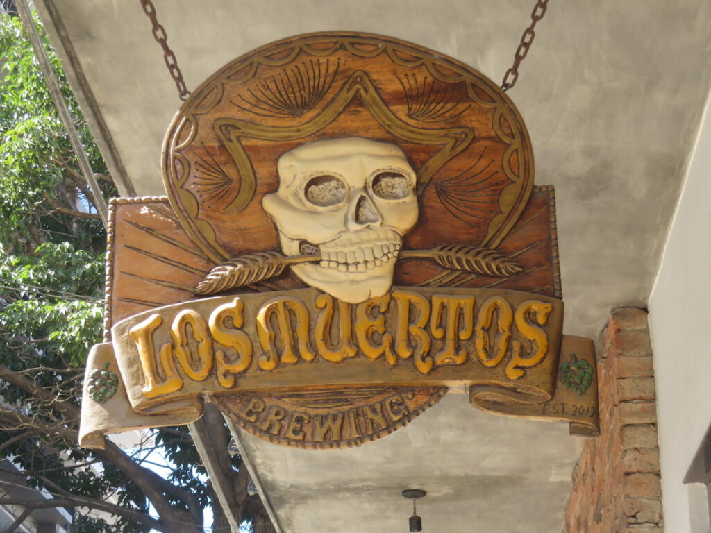 Los Muertos Brewing-Restaurantes en Puerto Vallarta