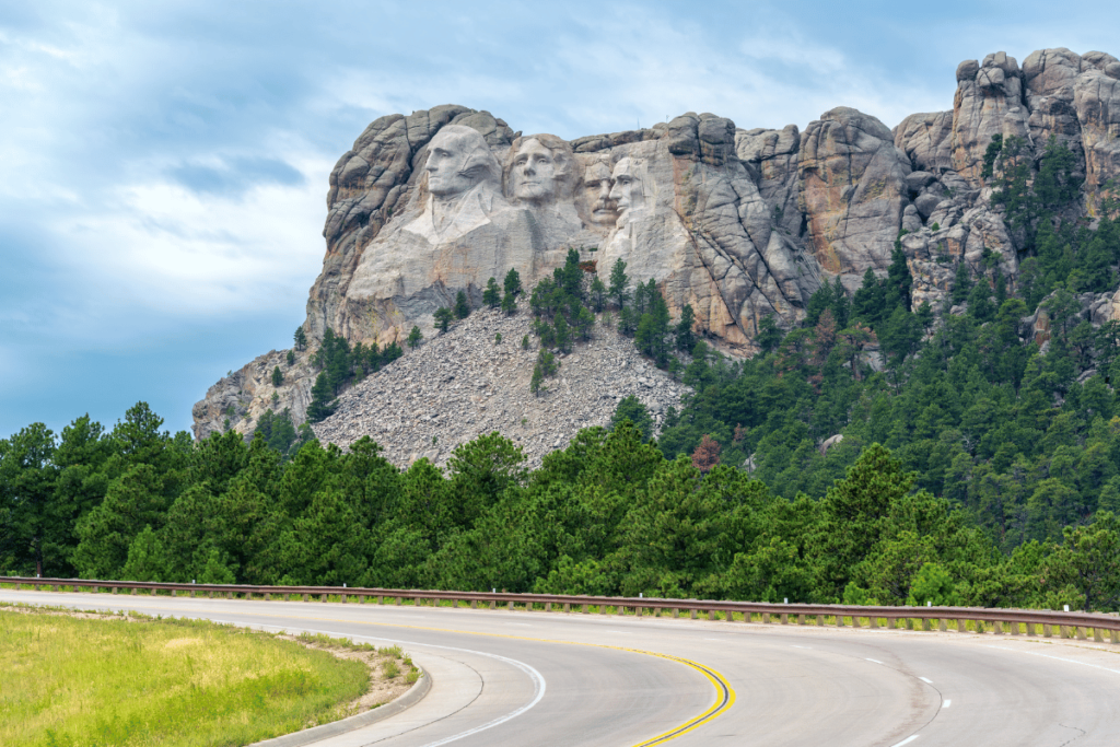Monumento Nacional Monte Rushmore carretera autos