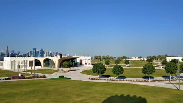 Pasa un tiempo feliz en estos parques verdes-doha corniche qatar