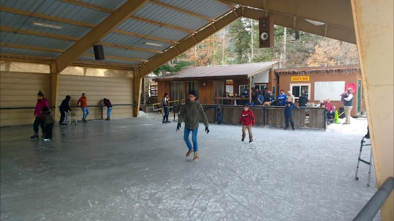 Pista de patinaje sobre hielo Cloudcroft James Sewell