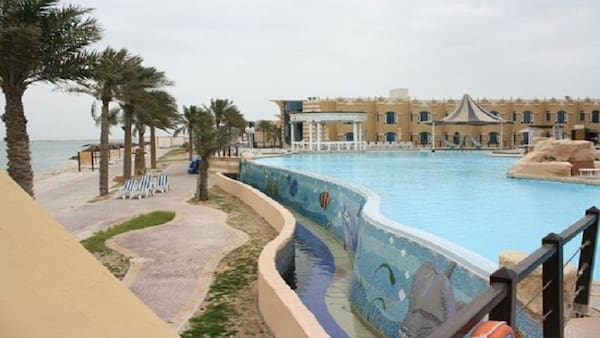 Playa y piscina Al Sultan