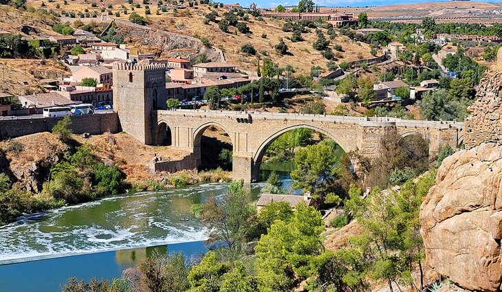 Puente de Alcántara Puente árabe del siglo XIII