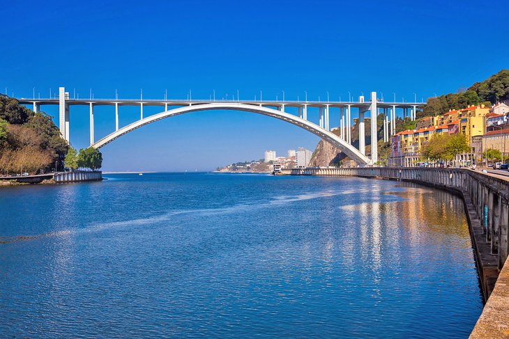 Subida al Puente de Oporto