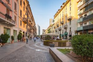 Visita Corso Como La famosa calle peatonal de Milán-1