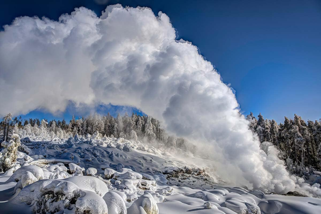 Qué hacer en el Parque Nacional Yellowstone en invierno Observación del géiser