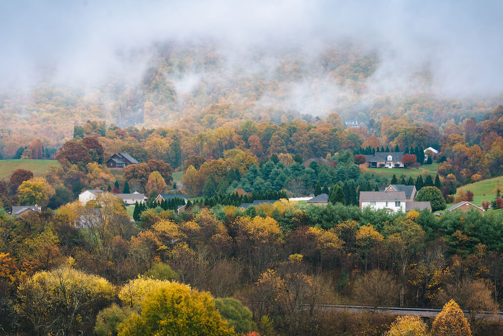 Mejores Lugares para Visitar en Noviembre
Roanoke, Virginia para mirar las hojas