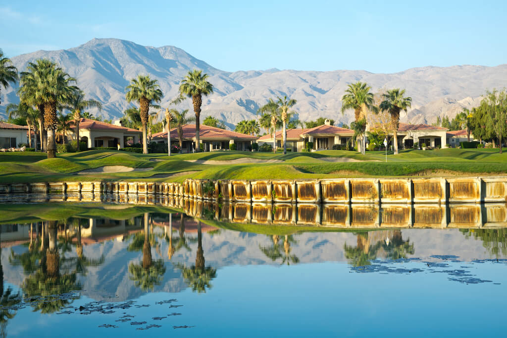 Mejores Lugares para Visitar en Enero en EE.UU Palm Springs, CA, por la belleza del desierto