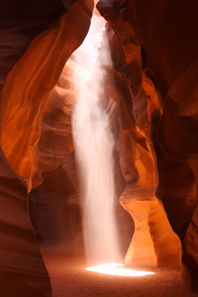 Mejores Lugares para Visitar en Abril en EE.UU Antelope Canyon, AZ para los haces de luz de Slot Canyon