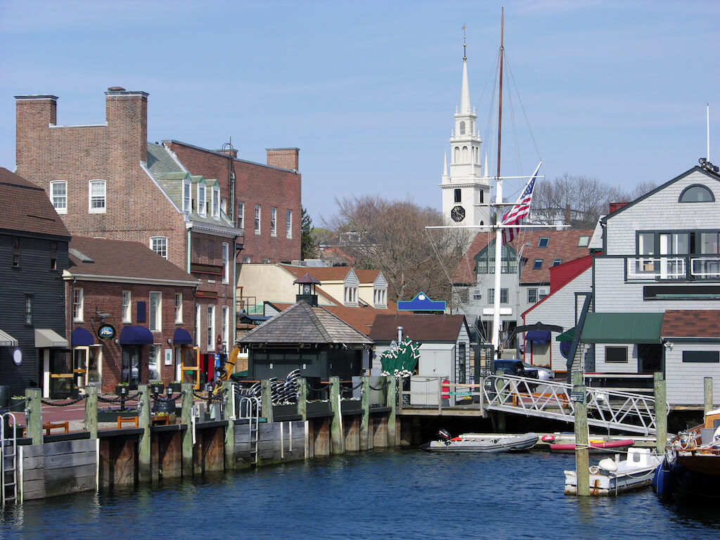 Mejores Lugares para Visitar en Mayo en EE.UU Newport, RI para mariscos