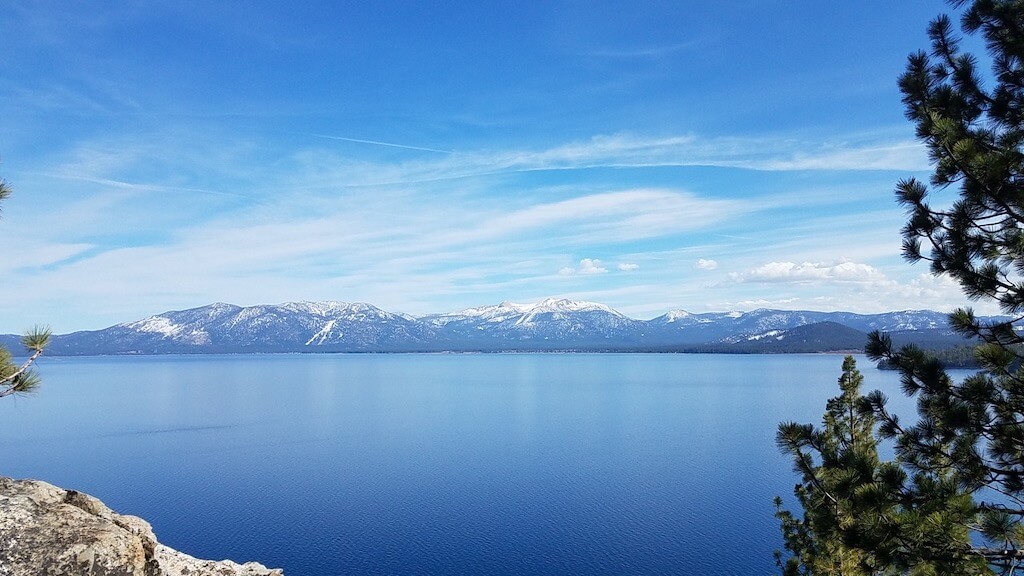 Mejores Lugares para Visitar en Junio en EE.UU Lake Tahoe, CA para el Brew Fest