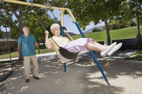 Divertirse en los columpios-Actividades para adultos en parques infantiles