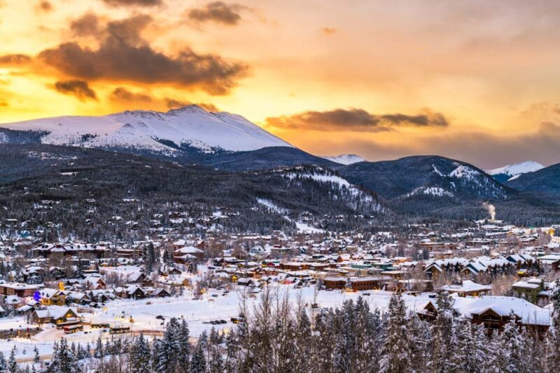 Mejores Lugares para Visitar en Enero en EE.UU Vaya a las pistas en Breckenridge, Colorado
