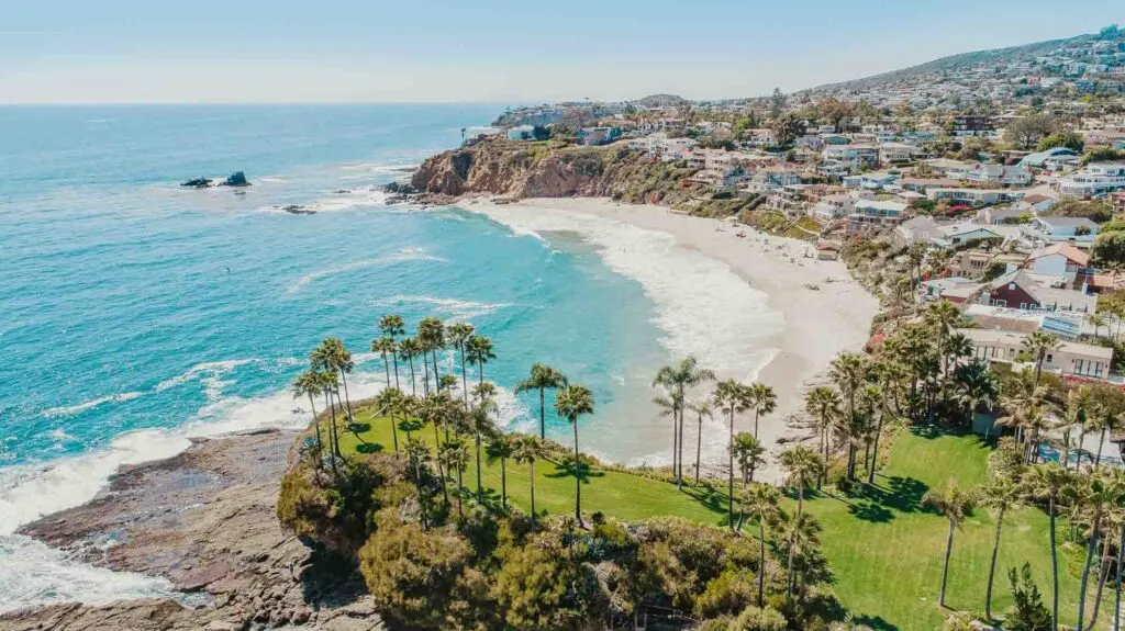 Mejores Lugares para Visitar en Junio en EE.UU Playa Laguna, California