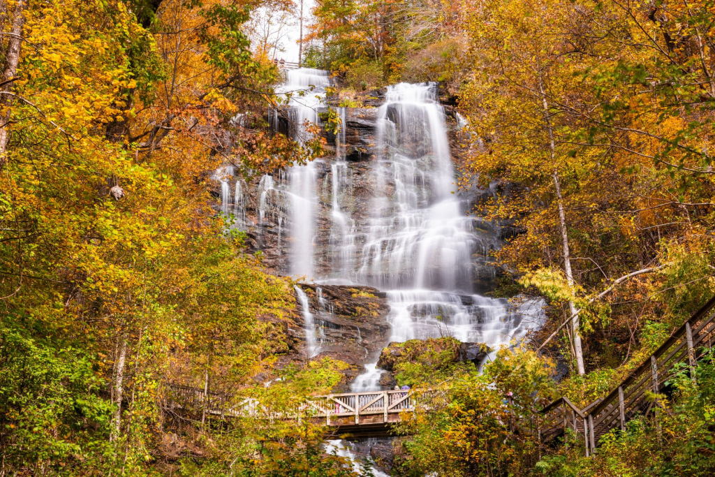 Lugares para Visitar en Octubre en EE.UU Parque Estatal Amicalola Falls, Georgia