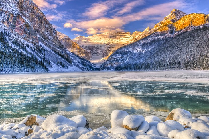 Destinos económicos para viajar en diciembre Banff, Alberta, Canadá